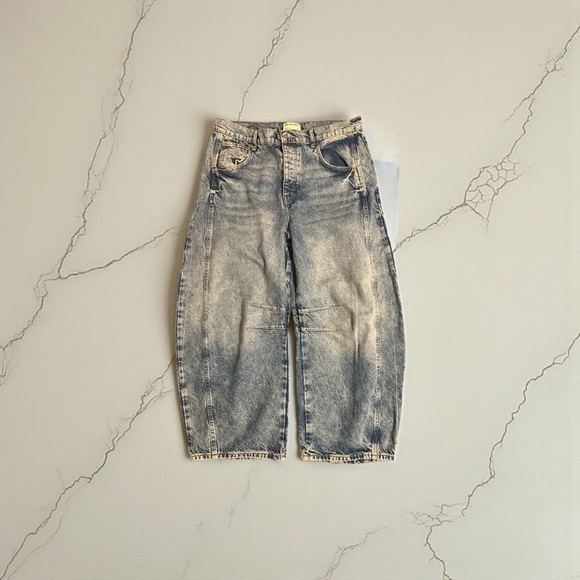 Free People We The Free Good Luck Mid-Rise Barrel Jeanson Ultra Light Beam - Picture 4 of 5